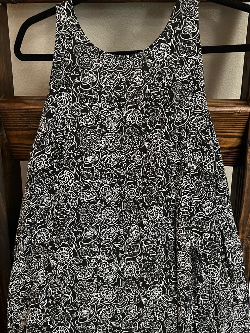Old Navy Black and White Floral Tank Top